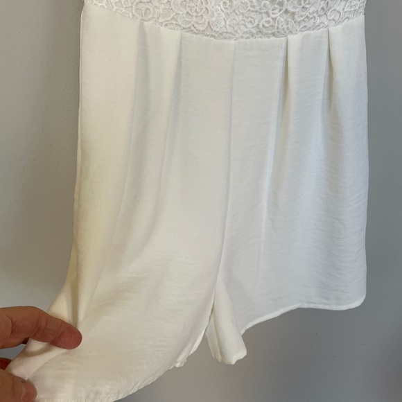 2/$15. White lace romper Small - Picture 4 of 9
